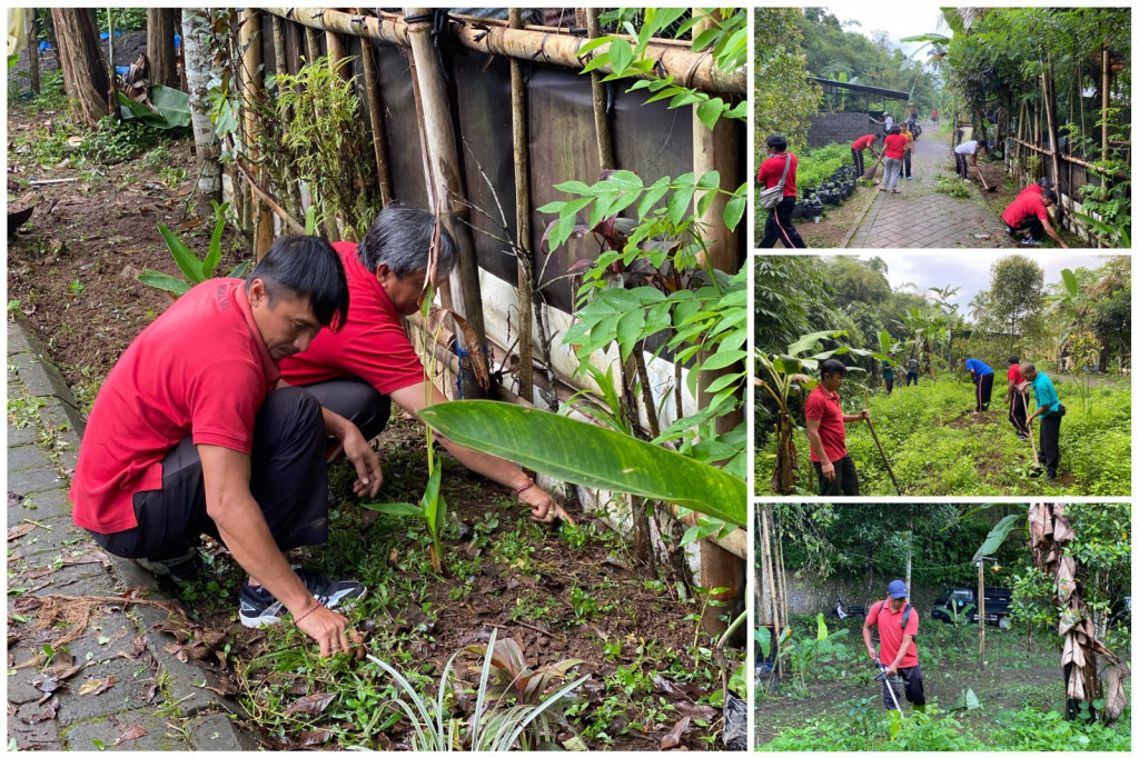 Giat Jumat Krida, Gotong Royong Bersih-Bersih dan Menata Tanaman Toga